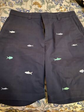 Men’s Vineyard Vines Navy Embroidered Fish Shorts size 32